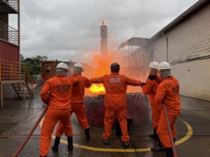 Work Fire testa limites dos marinheiros no treinamento do Bom Marinheiro 2026