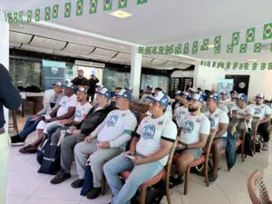 Treinamento ensina marinheiros a conservar pisos, tapetes e acabamentos náuticos
